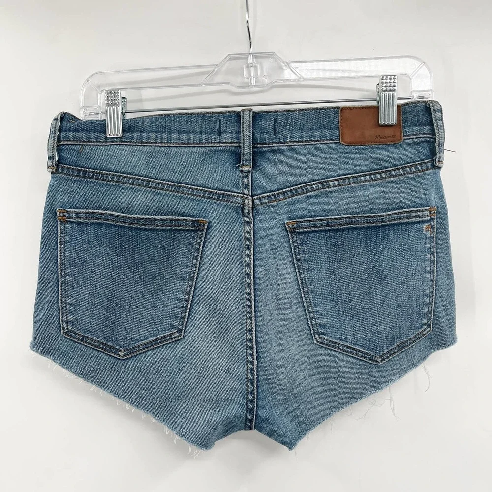 Madewell 9 Inch High Rise Cut Off Denim Jean Shorts Button Front Size 29 - Picture 4 of 4